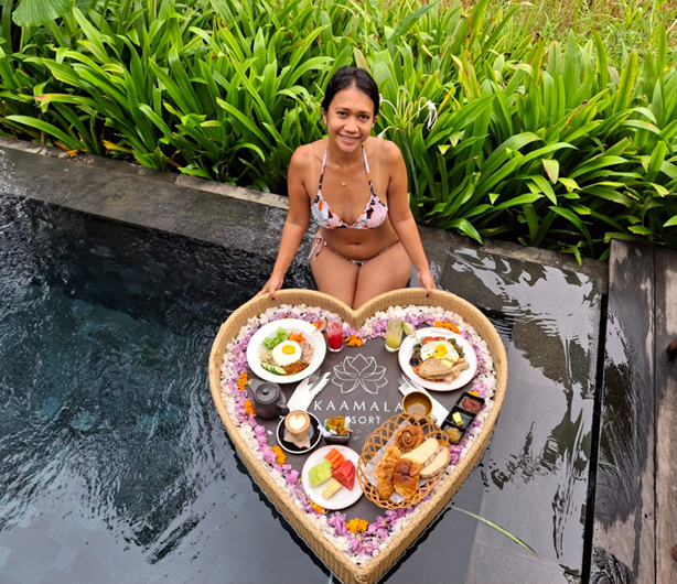 Floating breakfast: We were offered to move our breakfast to our own private pool.
